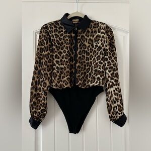 Women’s SAM Fashion Leopard Long-sleeve Bodysuit Blouse, size small, NWOT